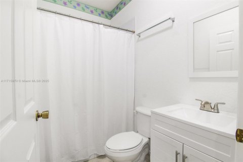 Touwnhouse à vendre à Tamarac, Floride: 3 chambres, 123.75 m2 № 2077084 - photo 11