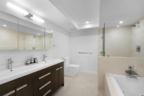 Снять в аренду кондоминиум в Майами-Бич, Флорида 2 спальни, 113.34м2, № 1838665 - фото 25