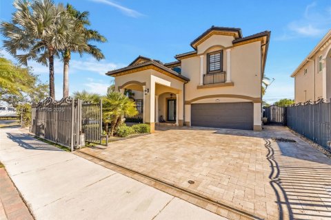 Купить виллу или дом в Хайалиа, Флорида 11 комнат, 260.41м2, № 2023839 - фото 4