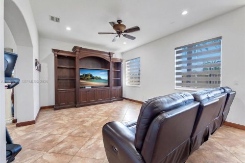 Купить виллу или дом в Хайалиа, Флорида 11 комнат, 260.41м2, № 2023839 - фото 12