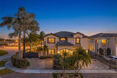 Villa ou maison à Hialeah, Floride 4 chambres, 260.41 m2 № 2023839