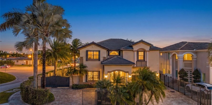 Дом в Хайалиа, Флорида 11 комнат, 260.41м2 № 2023839