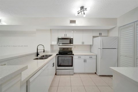 Condo in Davie, Florida, 3 bedrooms  № 1841335 - photo 16