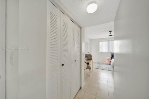 Condo in Davie, Florida, 3 bedrooms  № 1841335 - photo 12