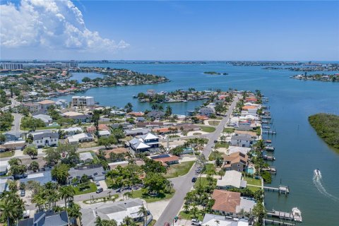 Villa ou maison à vendre à Saint Petersburg, Floride: 4 chambres, 239.32 m2 № 2120728 - photo 2