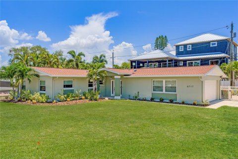 Casa en Saint Petersburg, Florida 4 dormitorios, 239.32 m2 № 2120728