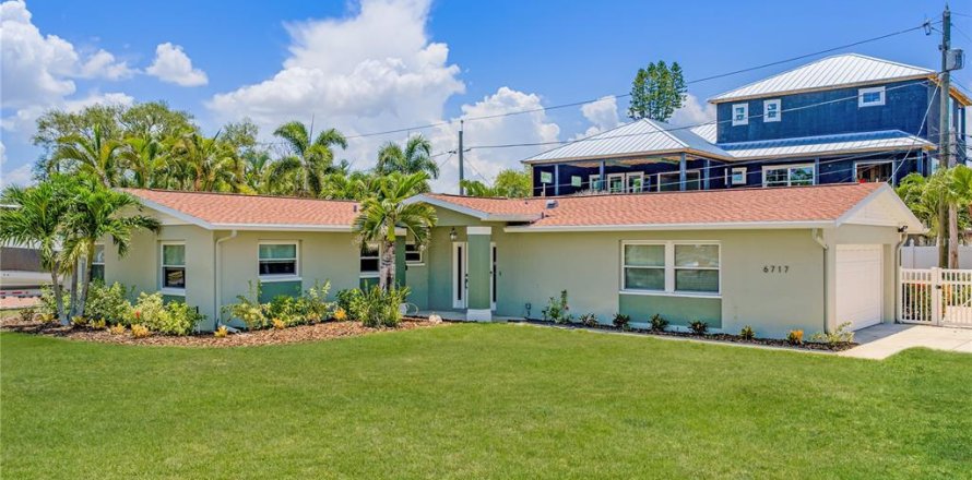 Villa ou maison à Saint Petersburg, Floride 4 chambres, 239.32 m2 № 2120728