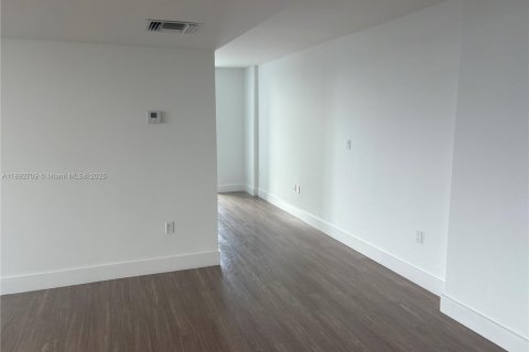 Copropriété à louer à Bay Harbor Islands, Floride: 2 chambres, 111.02 m2 № 1946414 - photo 6