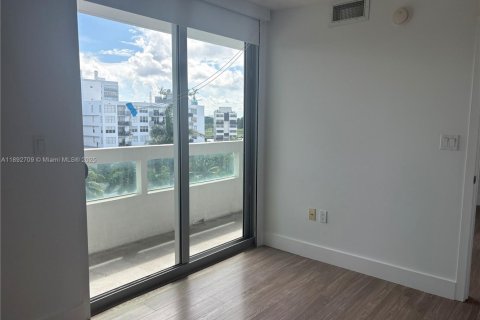 Copropriété à louer à Bay Harbor Islands, Floride: 2 chambres, 111.02 m2 № 1946414 - photo 14