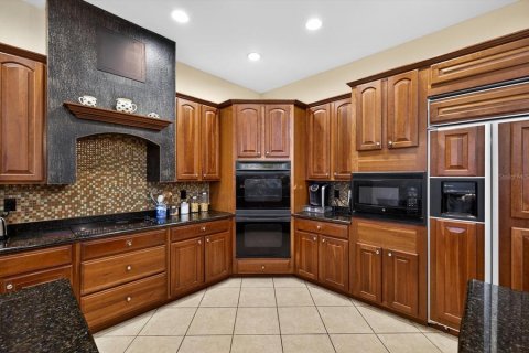 Casa en venta en Tampa, Florida, 5 dormitorios, 356.93 m2 № 2152118 - foto 25