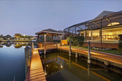 Casa en venta en Tampa, Florida, 5 dormitorios, 356.93 m2 № 2152118 - foto 13