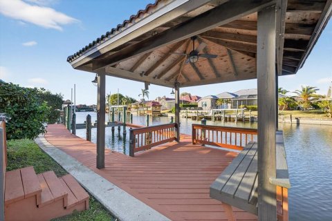 Casa en venta en Tampa, Florida, 5 dormitorios, 356.93 m2 № 2152118 - foto 9