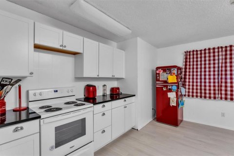 Villa ou maison à vendre à Kathleen, Floride: 2 chambres, 109.25 m2 № 1919083 - photo 19