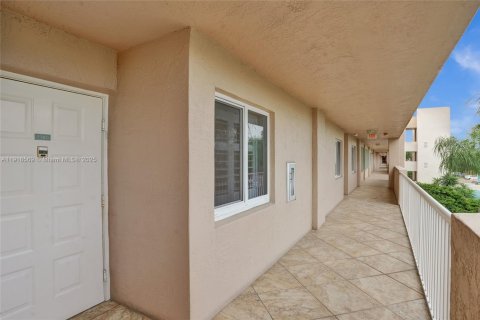Copropriété à vendre à Tamarac, Floride: 2 chambres, 139.35 m2 № 1972048 - photo 6