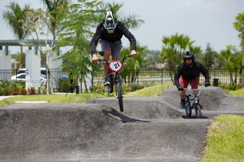 Villa ou maison à vendre à Westlake, Floride: 4 chambres, 291.9 m2 № 2024730 - photo 5