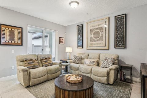 Townhouse in Winter Garden, Florida 3 bedrooms, 180.97 sq.m. № 1520023 - photo 6