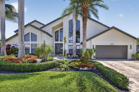 House in Lighthouse Point, Florida 4 bedrooms, 323.11 sq.m. № 2085311