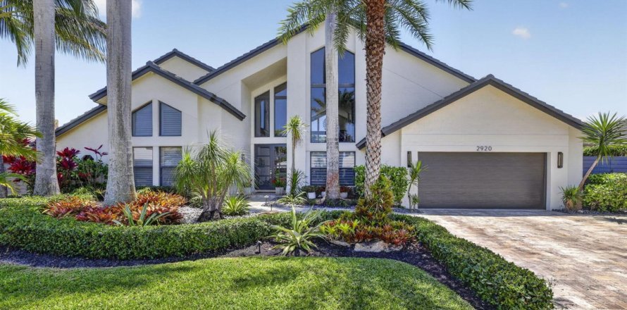 House in Lighthouse Point, Florida 4 bedrooms, 323.11 sq.m. № 2085311