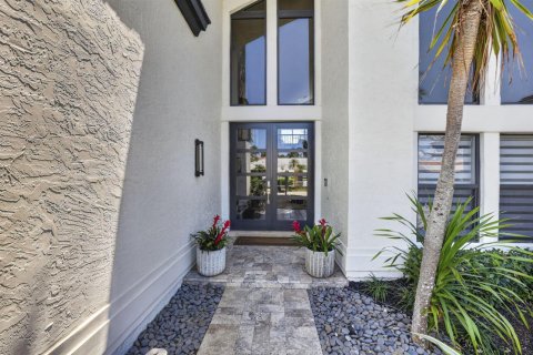House in Lighthouse Point, Florida 4 bedrooms, 323.11 sq.m. № 2085311 - photo 3