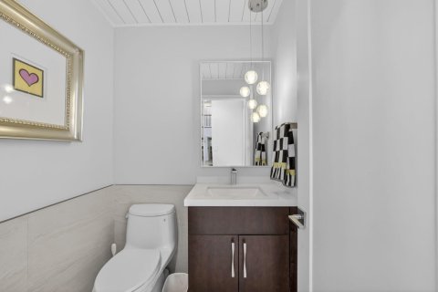 House in Lighthouse Point, Florida 4 bedrooms, 323.11 sq.m. № 2085311 - photo 23