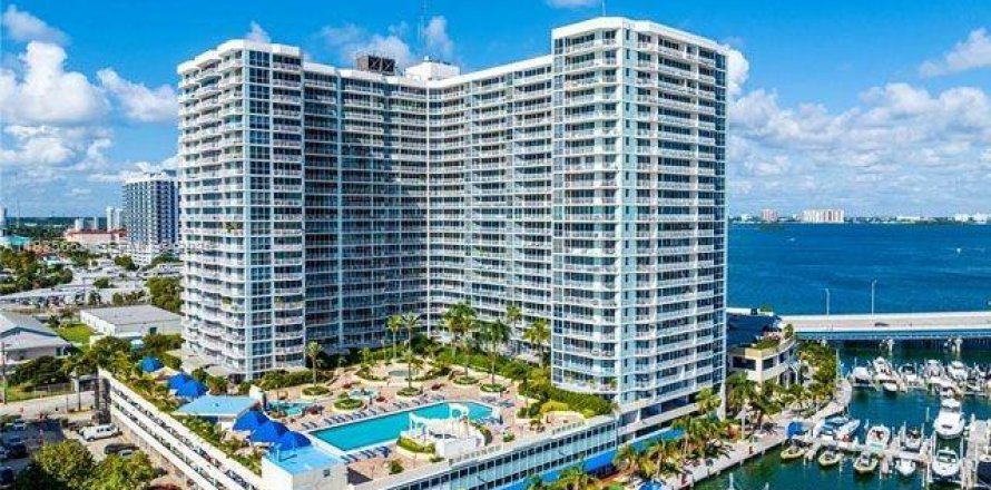 Condo in North Bay Village, Florida, 3 bedrooms  № 1993875