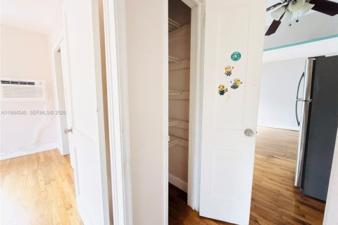 Condominio en venta en Miami, Florida, 1 dormitorio, 42.74 m2 № 2056367 - foto 12