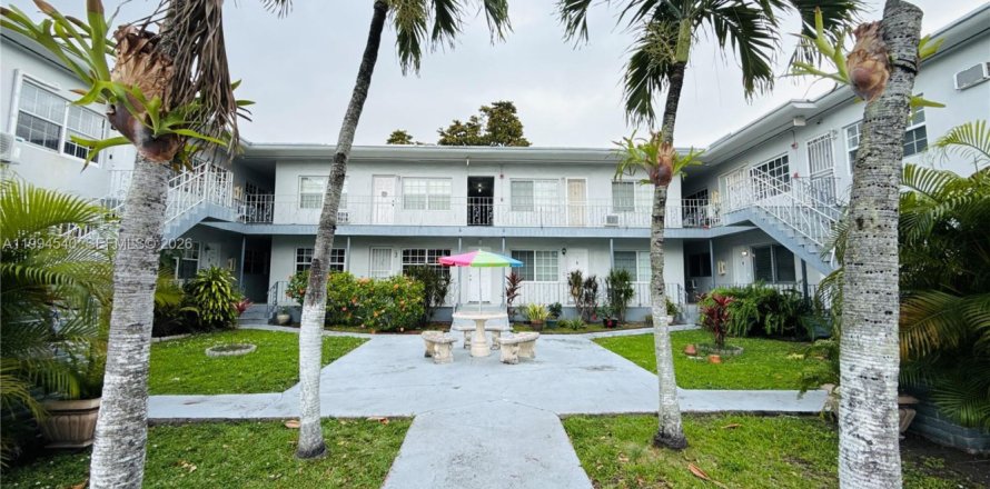 Condominio en Miami, Florida, 1 dormitorio  № 2056367