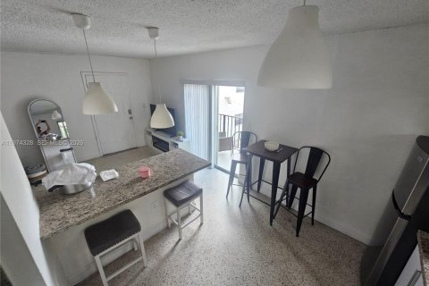 Condo in Miami, Florida, 2 bedrooms  № 2040684 - photo 21