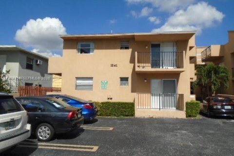 Condo in Miami, Florida, 2 bedrooms  № 2040684