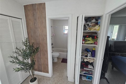 Condo in Miami, Florida, 2 bedrooms  № 2040684 - photo 25