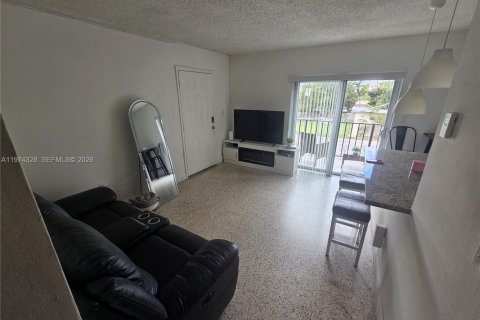 Condo in Miami, Florida, 2 bedrooms  № 2040684 - photo 2