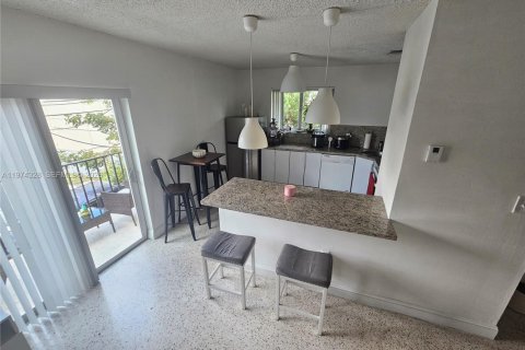 Condo in Miami, Florida, 2 bedrooms  № 2040684 - photo 4