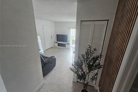 Condo in Miami, Florida, 2 bedrooms  № 2040684 - photo 12