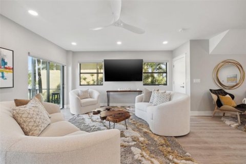Adosado en alquiler en Treasure Island, Florida, 4 dormitorios, 282.7 m2 № 1899182 - foto 4