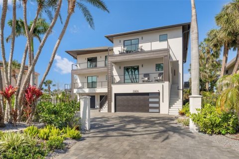 Adosado en alquiler en Treasure Island, Florida, 4 dormitorios, 282.7 m2 № 1899182 - foto 1