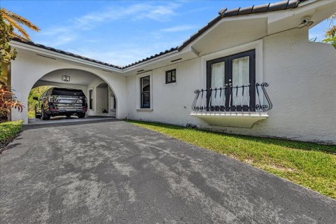Villa ou maison à vendre à Pinecrest, Floride: 6 chambres, 380.25 m2 № 2179489 - photo 2