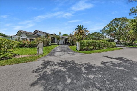 Villa ou maison à Pinecrest, Floride 6 chambres, 380.25 m2 № 2179489
