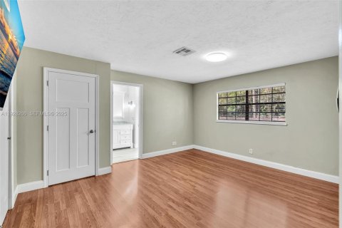 Купить виллу или дом в Локсахатчи-Гроувс, Флорида 3 спальни, 188.5м2, № 1988324 - фото 25