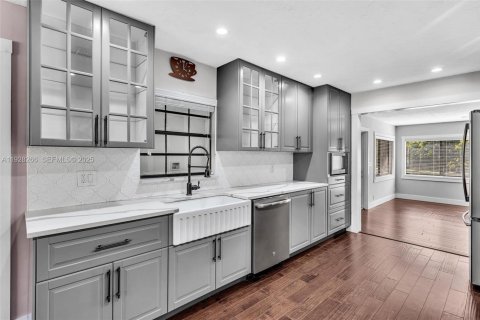 Купить виллу или дом в Локсахатчи-Гроувс, Флорида 3 спальни, 188.5м2, № 1988324 - фото 13