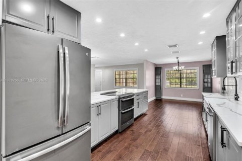 Купить виллу или дом в Локсахатчи-Гроувс, Флорида 3 спальни, 188.5м2, № 1988324 - фото 15