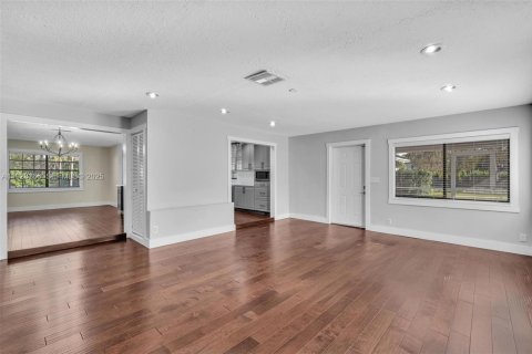 Купить виллу или дом в Локсахатчи-Гроувс, Флорида 3 спальни, 188.5м2, № 1988324 - фото 19