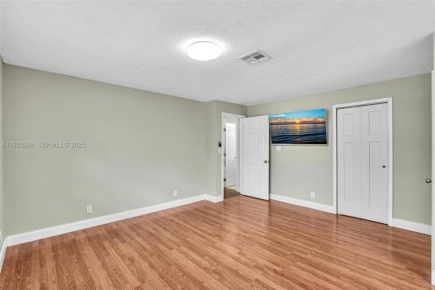 Купить виллу или дом в Локсахатчи-Гроувс, Флорида 3 спальни, 188.5м2, № 1988324 - фото 23