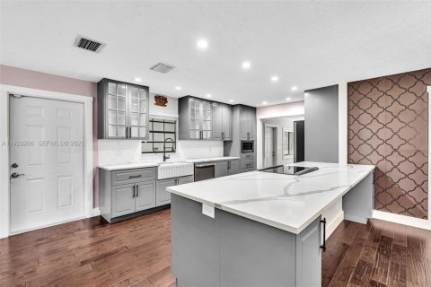 Купить виллу или дом в Локсахатчи-Гроувс, Флорида 3 спальни, 188.5м2, № 1988324 - фото 10