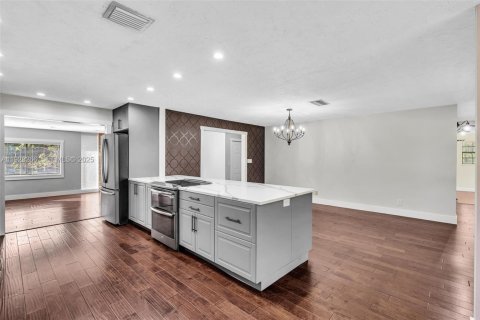 Купить виллу или дом в Локсахатчи-Гроувс, Флорида 3 спальни, 188.5м2, № 1988324 - фото 9