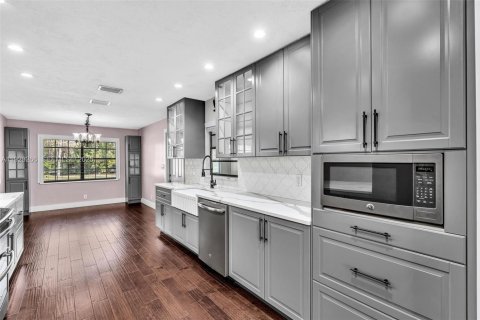 Купить виллу или дом в Локсахатчи-Гроувс, Флорида 3 спальни, 188.5м2, № 1988324 - фото 14