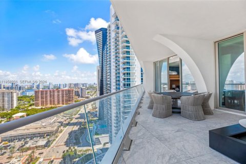 Condominio en alquiler en Sunny Isles Beach, Florida, 3 dormitorios, 233.28 m2 № 2011163 - foto 29