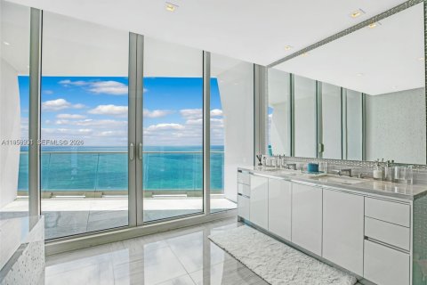 Condominio en alquiler en Sunny Isles Beach, Florida, 3 dormitorios, 233.28 m2 № 2011163 - foto 15