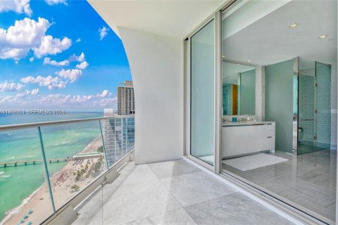 Condominio en alquiler en Sunny Isles Beach, Florida, 3 dormitorios, 233.28 m2 № 2011163 - foto 18