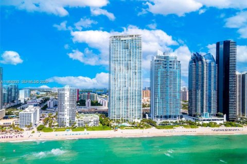 Condominio en Sunny Isles Beach, Florida, 3 dormitorios  № 2011163