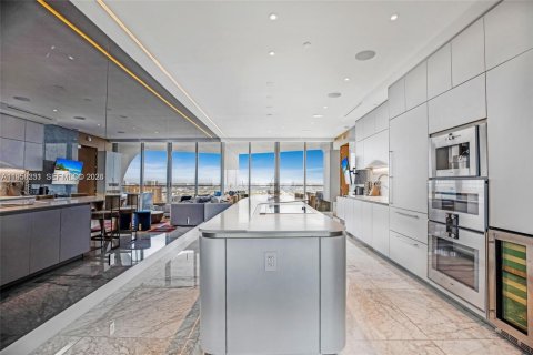 Condominio en alquiler en Sunny Isles Beach, Florida, 3 dormitorios, 233.28 m2 № 2011163 - foto 3